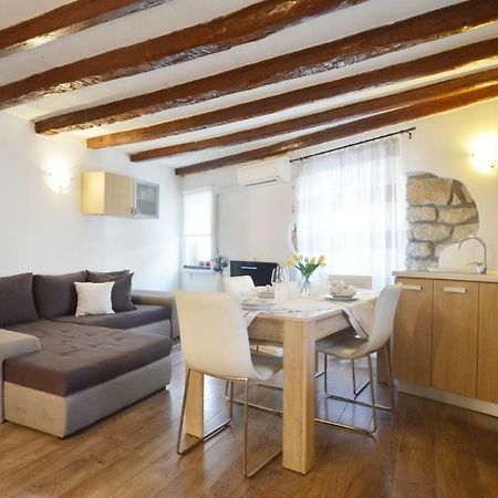 רוביני Apartment Eleni מראה חיצוני תמונה