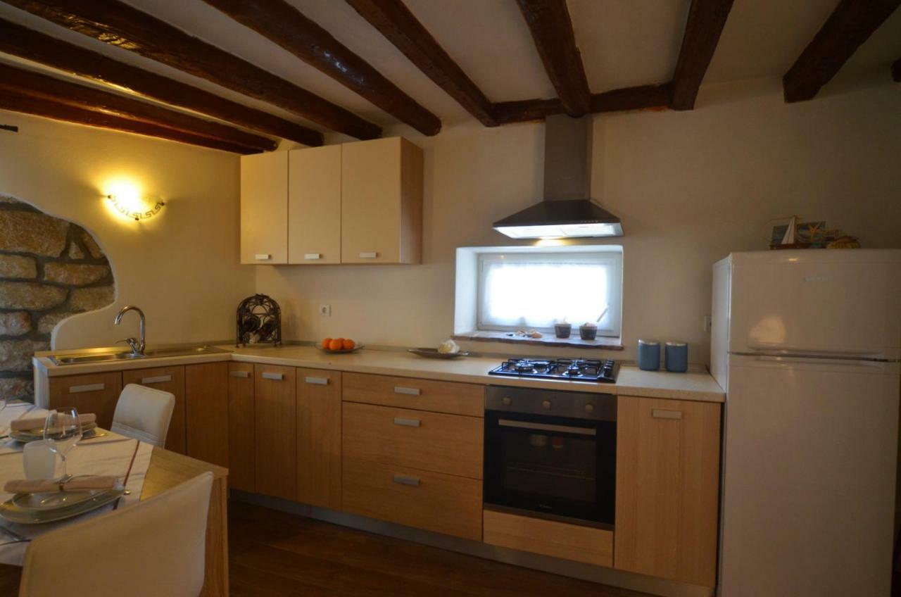 רוביני Apartment Eleni מראה חיצוני תמונה